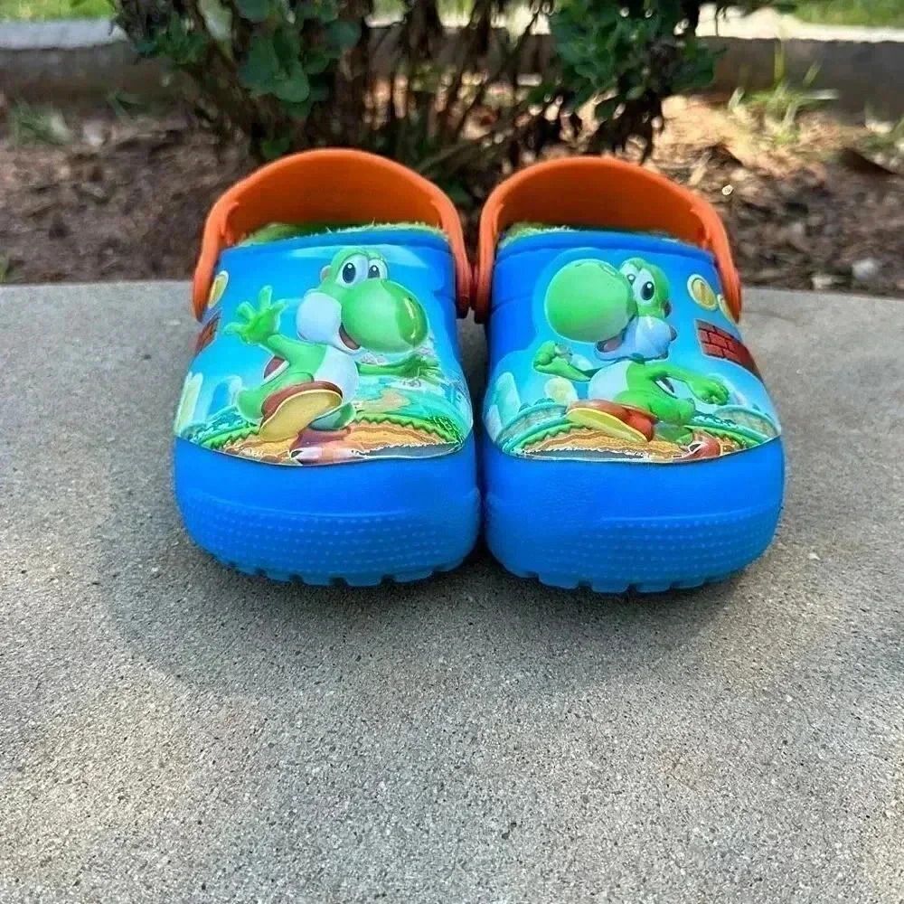 Kid’s Crocs Fun Lab Lined Yoshi Clogs - Picture 2 of 11